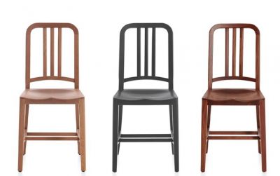 Drei Navy Wood Chairs Holzstühle von Emeco in Walnuss und anderen Holzfarben.